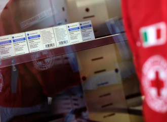 Quel volantino "no vax" della Croce Rossa