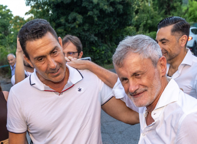 Alemanno accolto da Vannacci dopo il carcere (La Presse)