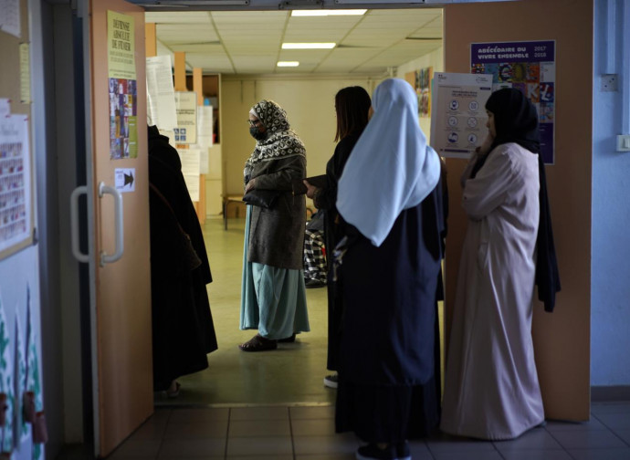 Velo islamico in Francia