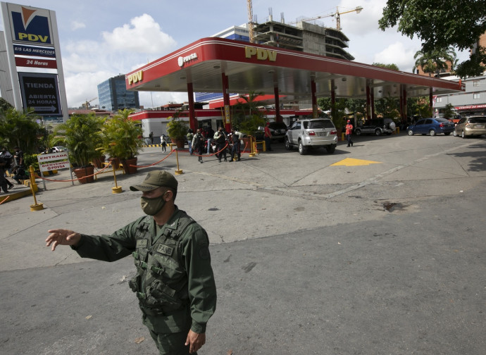 Venezuela, una pompa di benzina