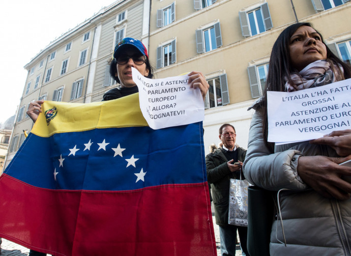 La protesta dei venezuelani a Roma