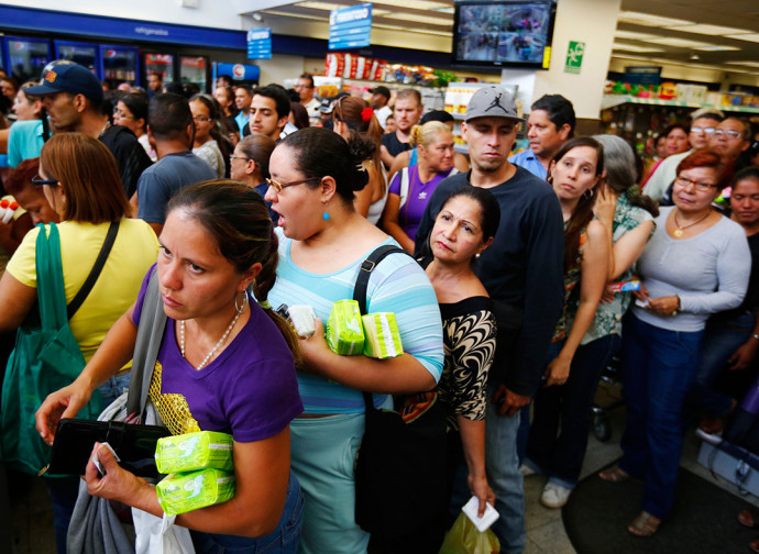Venezuela, donne in coda al mercato