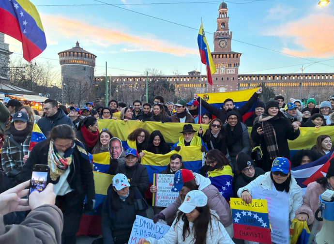 La manifestazione dei venezuelani a Milano (foto di Stefano Magni)