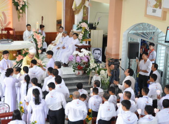 Una piccola comunità cattolica festeggia 51 nuovi cristiani