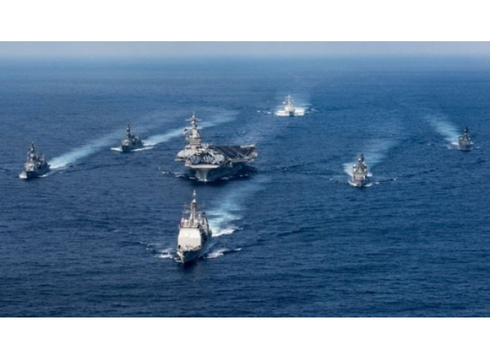 La USS Vinson e la sua scorta La USS Vinson e la sua scorta
