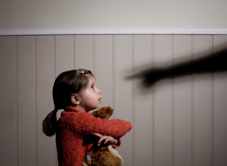 Bambini ai gay, il sistema Reggio svela l'avversione alla famiglia