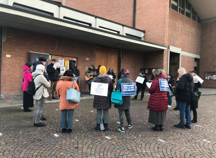Volontari pro-vita a Modena marzo 2025 (foto da M.S. Martucci)