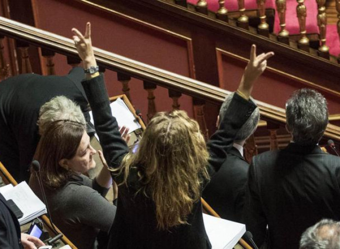 Senato, il momento dell'approvazione della legge