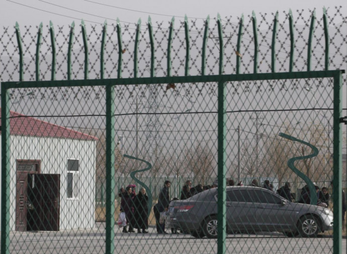 Ingresso di uno dei campi di rieducazione dello Xinjiang Ingresso di uno dei campi di rieducazione dello Xinjiang