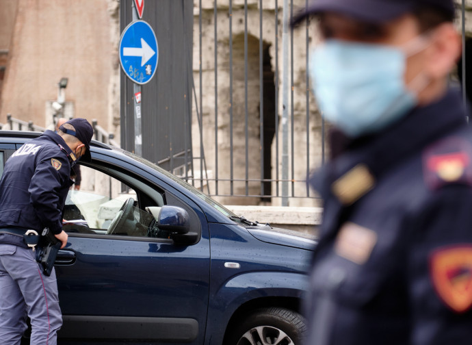 Posti di blocco e controlli nella zona rossa Posti di blocco e controlli nella zona rossa